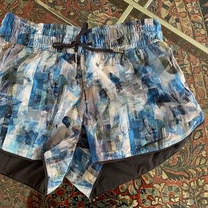 Lululemon REVERSIBLE shorts 3'' Size 4
